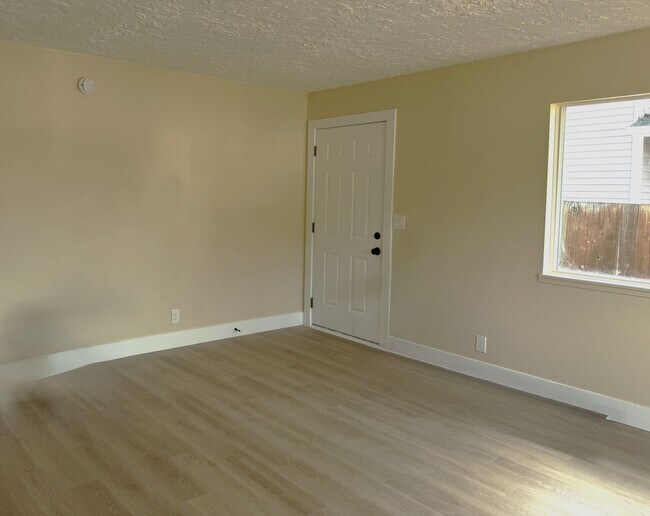 Building Photo - 7442 Marcrum Ave