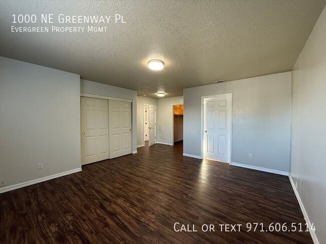 Building Photo - 1000 NE Greenway Pl