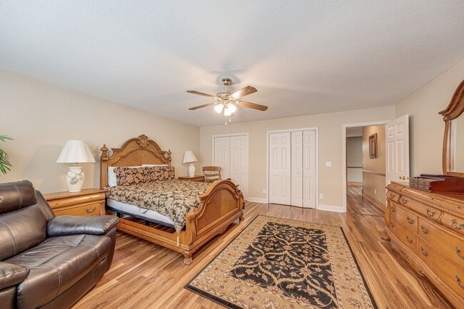 Building Photo - NEW LISTING-3 bedroom, 3 bathroom condo FO...