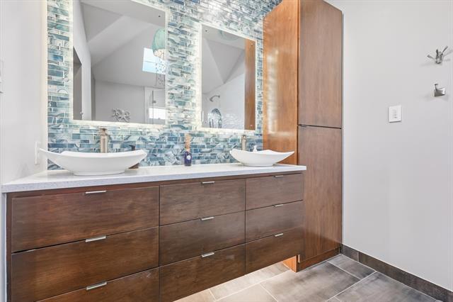 Building Photo - 1617 Oak Creek Dr