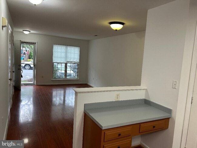 Building Photo - 42994 Beachall St