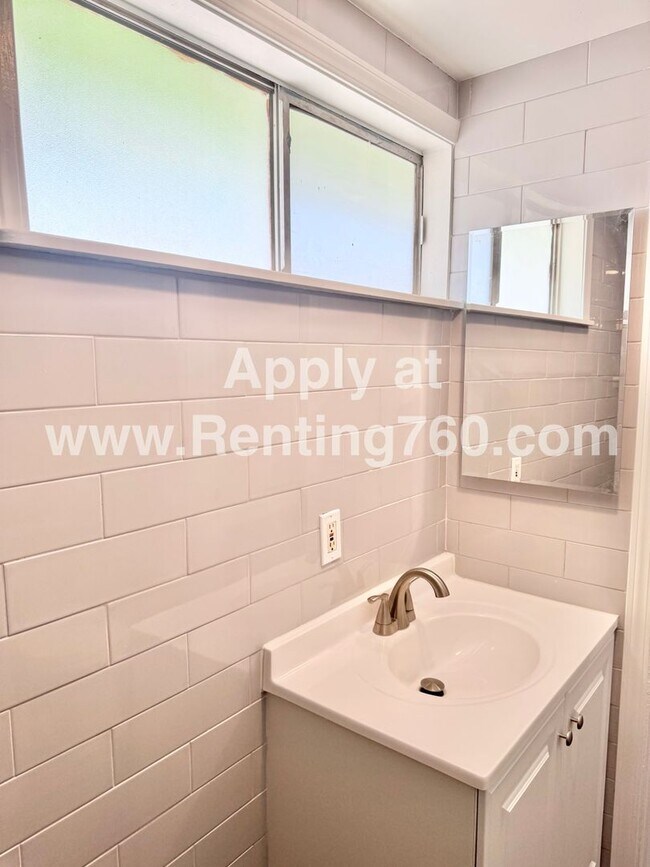Building Photo - Updated 3 Bed 2 Bath Home Near Downtown Jo...