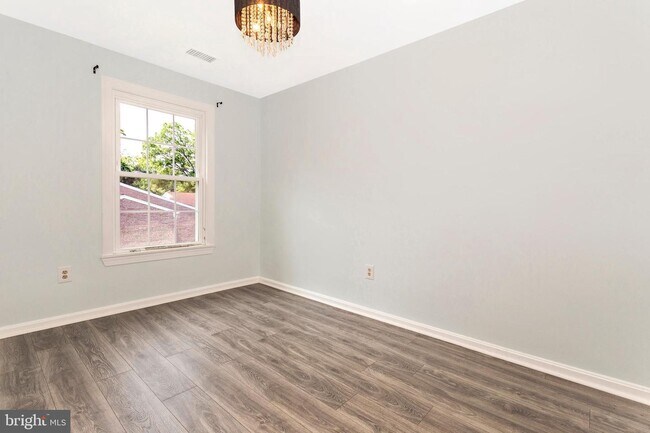 Building Photo - 826 Quince Orchard Blvd