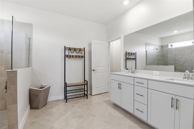 Building Photo - 15169 Serene Shrs Lp