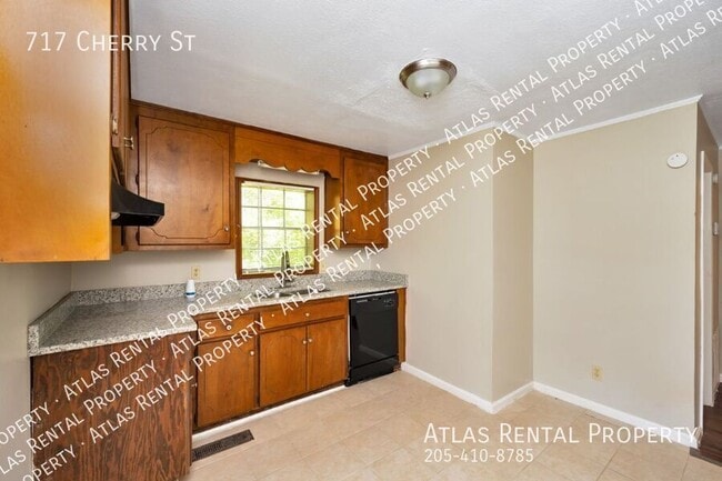 Building Photo - 717 Cherry St