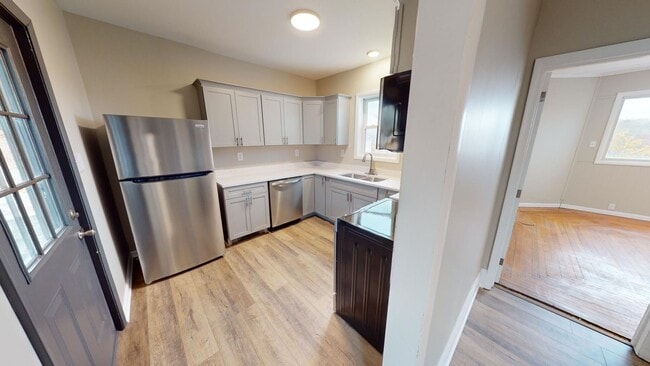 Building Photo - 4 Bed 1.5 Bath Single Family Home for Rent