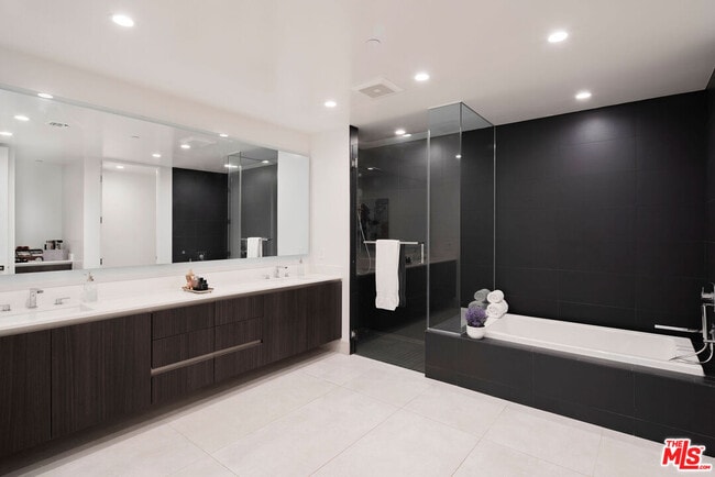 Building Photo - 724 Croft Ave