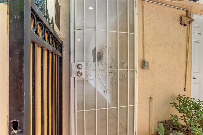 Building Photo - 5718 Comanche Ave