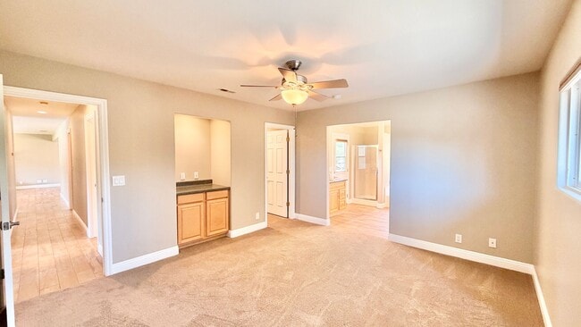 Building Photo - Lovely Single Story Home, Great Neighborhood, Amazing Yard Space, Close distance to Downtown Fall...