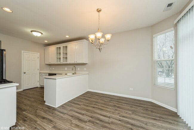 Building Photo - 2610 Williamsburg Dr