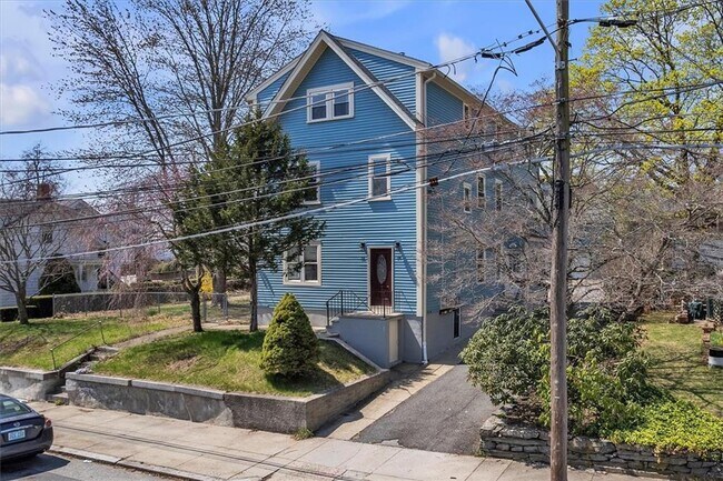Primary Photo - 32 Summer St
