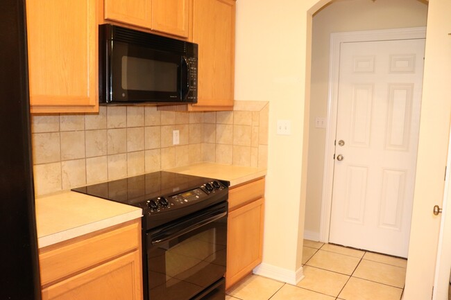 Building Photo - Lovely 3 bedroom 2 bath home for lease in ...