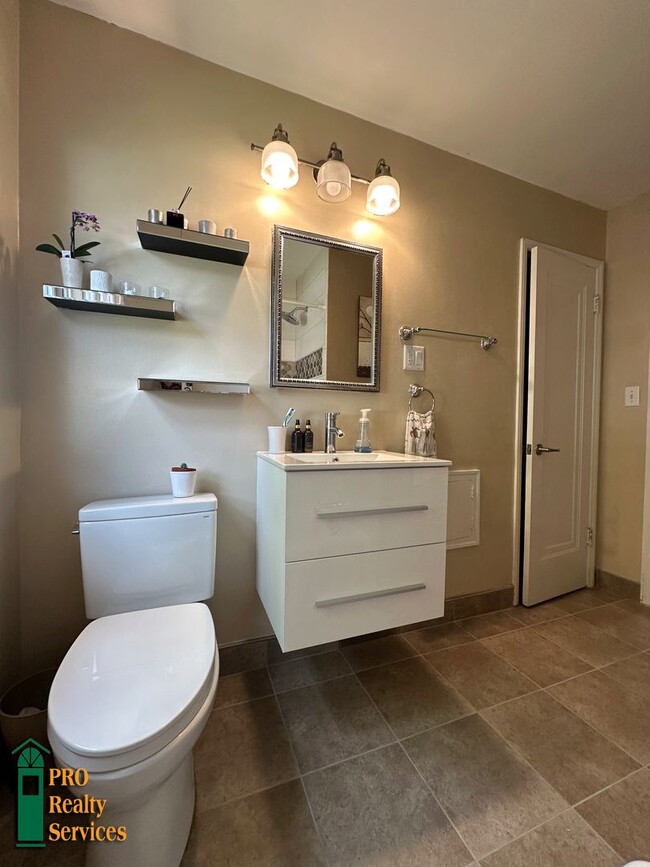 Building Photo - 3 Bedroom Home in Highland Park