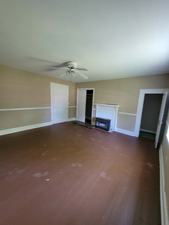 Building Photo - Madison Co. –3Bedroom, 1 Bathroom- Comer, GA – QUIET NEIGHBORHOOD – HOME SITS ON BEAUTIFUL CORNER...