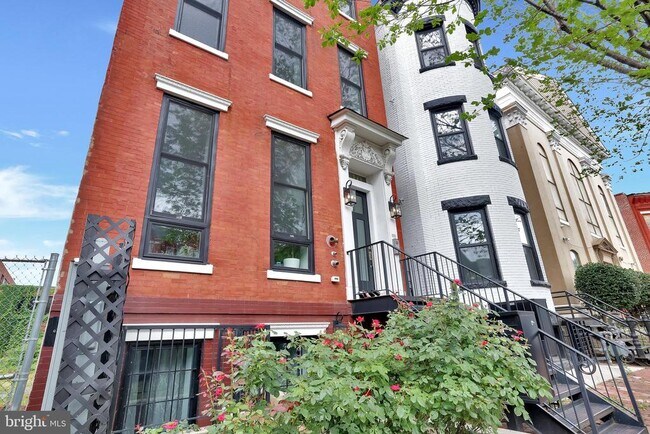 Building Photo - 1110 6th St NW