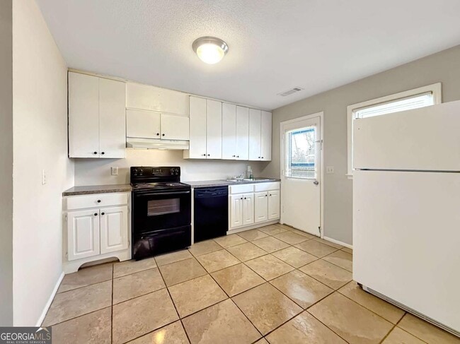 Building Photo - 514 Clover Dr