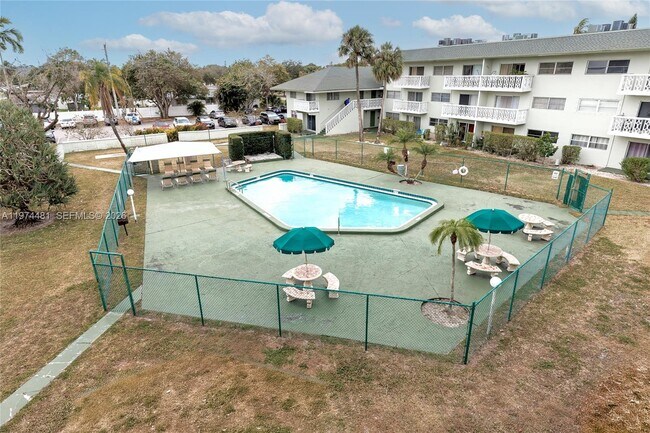 Building Photo - 4200 NW 3rd Ct