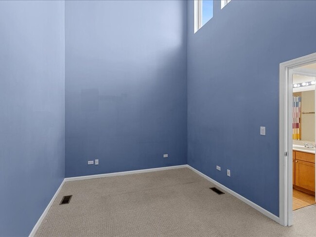 Building Photo - 945 N Howe-H