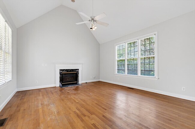 Building Photo - Move-In Ready Gem in Sought-After Dover Ridge!