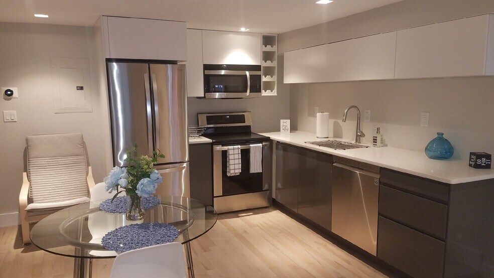 Primary Photo - 41 Q St NW