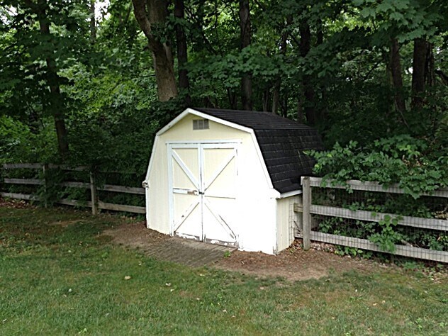 Building Photo - 3915 Little Creek Dr