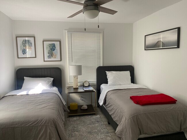 Building Photo - 2515 Vero Beach Ave