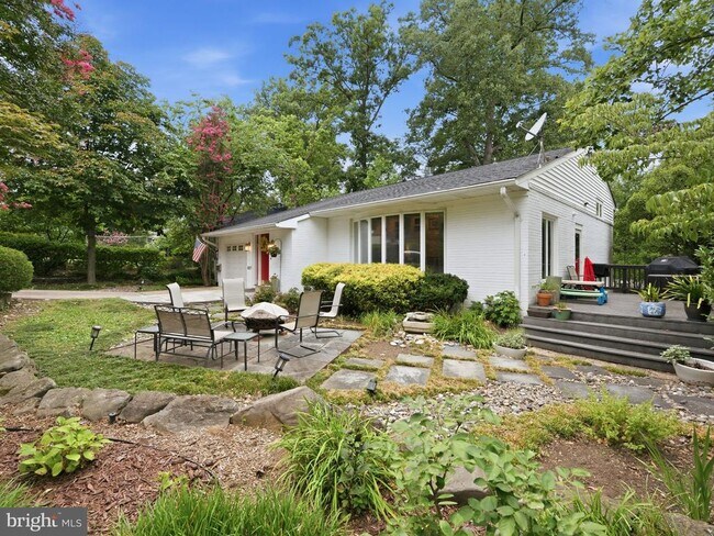 Building Photo - 405 Underhill Pl