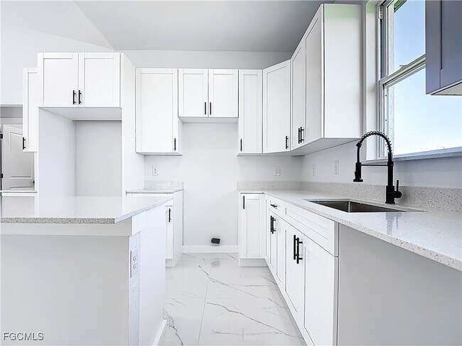 Building Photo - 5001 Bywood St