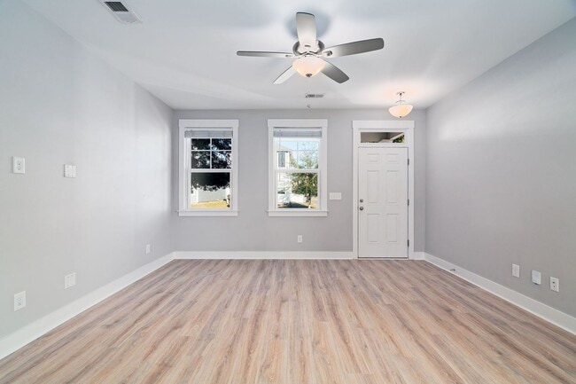 Building Photo - Peaceful Park Circle Retreat