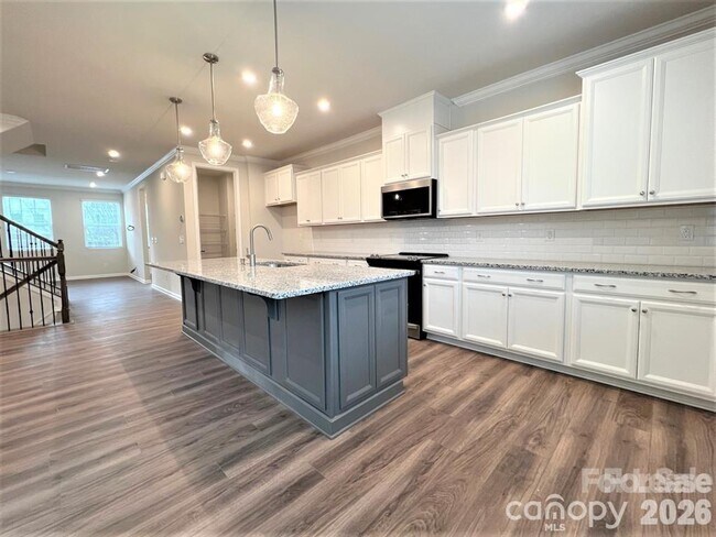 Building Photo - 16628 Summers Walk Blvd