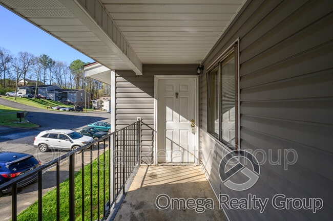 Building Photo - 1600 14th Ave E