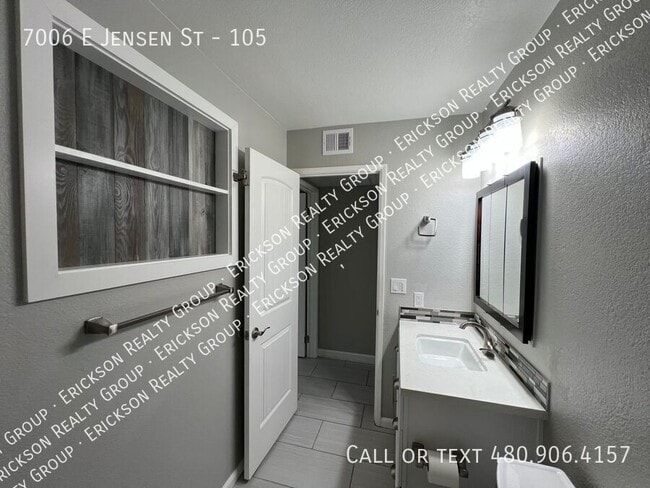 Building Photo - 7006 E Jensen St