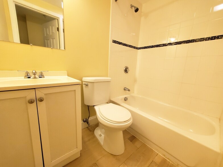 Building Photo - 64 Dehon St