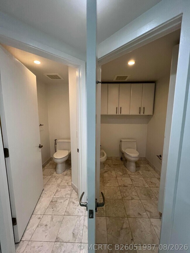Building Photo - 1331 Brickell Bay Dr