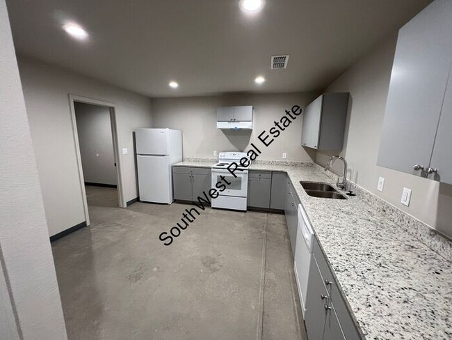Building Photo - 2 BED 2 BATH APT ALL BILLS PAID!