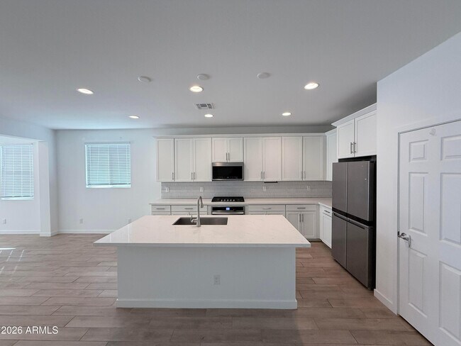 Building Photo - 4323 W Palace Sta Rd