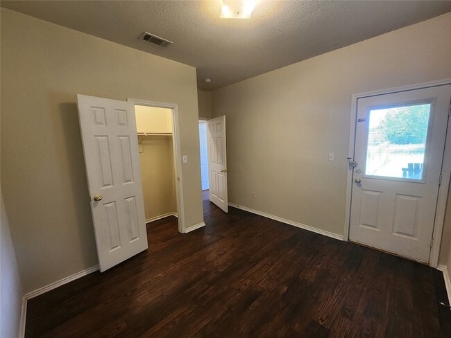 Building Photo - 106 Collett Ct