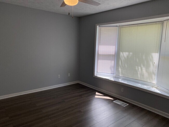 Building Photo - 1283 Exeter Ln