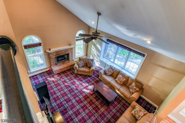 Building Photo - 5 Hidden Valley Way