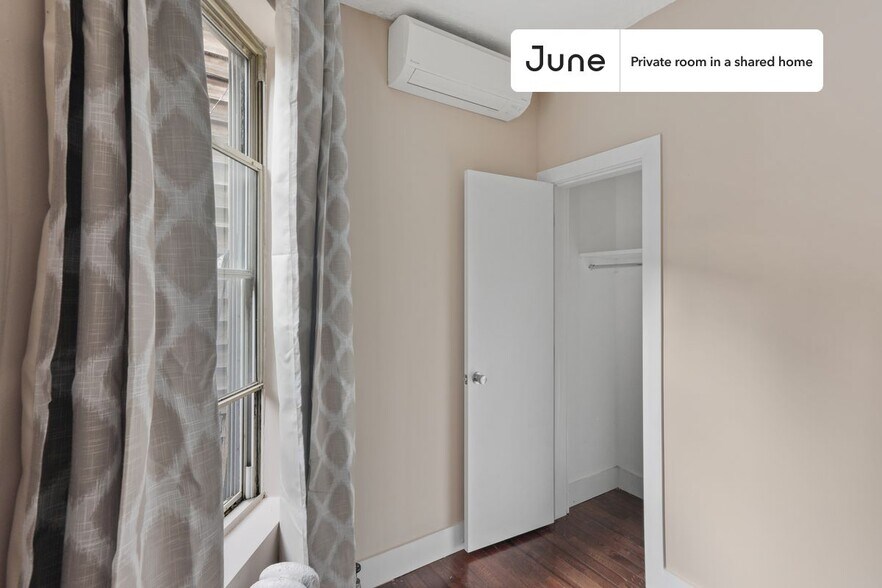 Building Photo - Room in Shared 3 bed/1 bath home