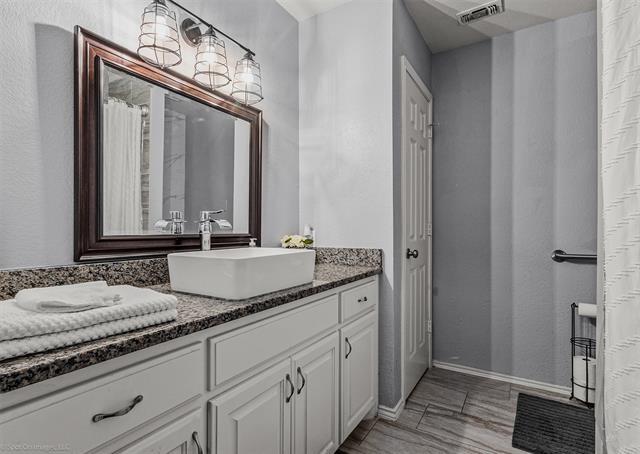 Building Photo - 1531 Pickwick Ln