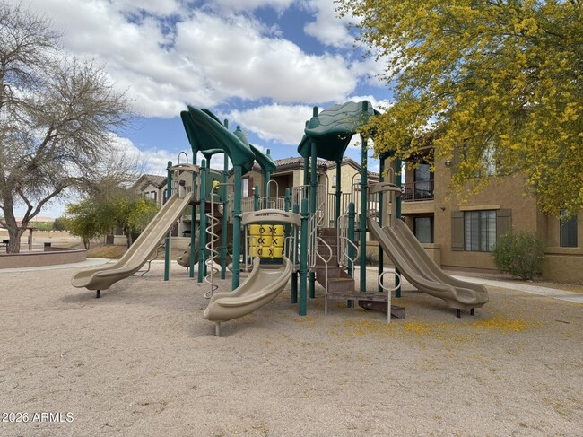 Building Photo - 1456 E 9th St