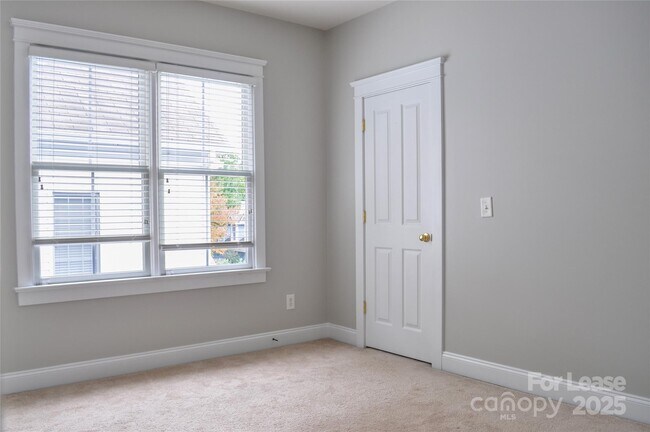 Building Photo - 3010 Colonel Springs Way