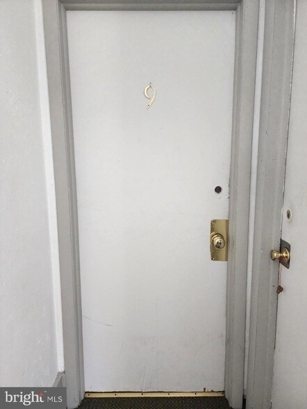 Building Photo - 322 S 11th St