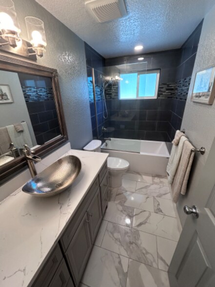 Building Photo - 912 E Harrison Ave