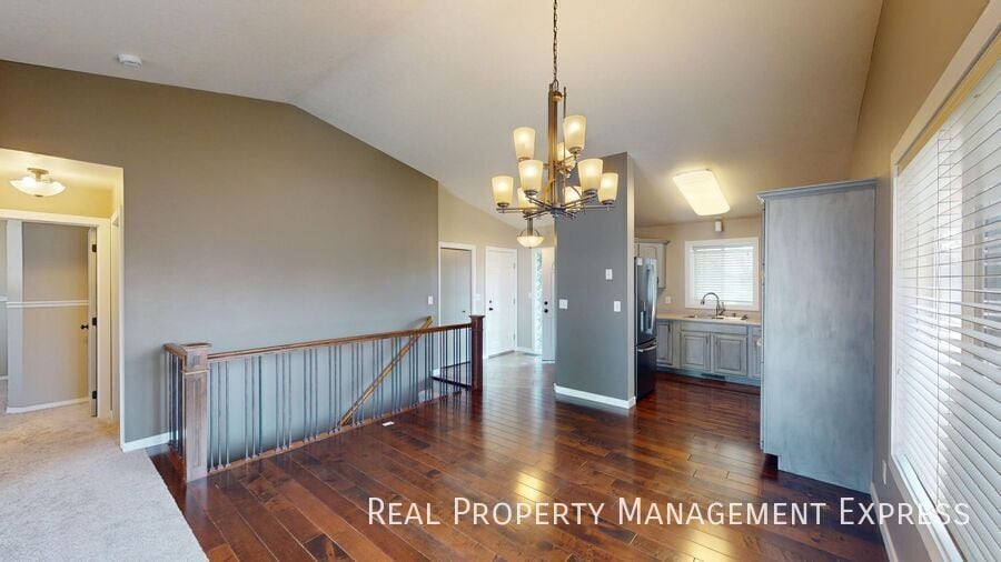 Building Photo - 109 N Foss Ave