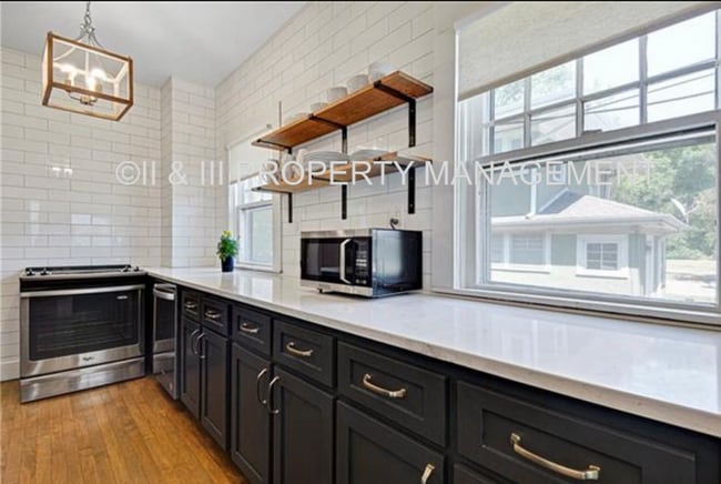 Building Photo - 11 E 57th Terrace