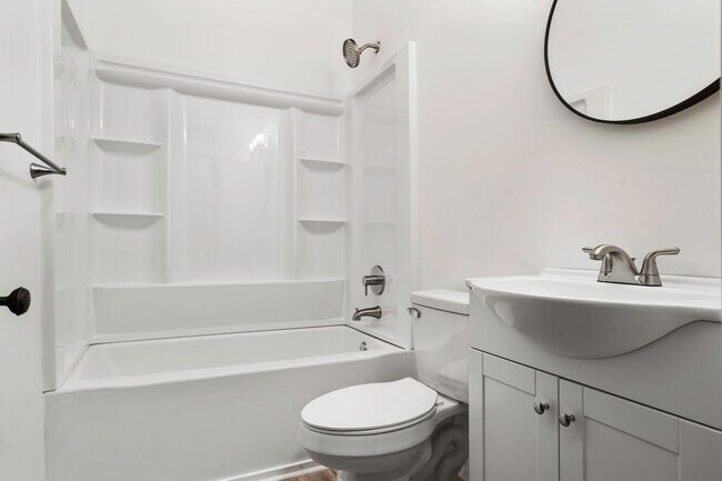 Building Photo - Charming 3-Bedroom Home with Spacious Layout and Bonus Utility Space