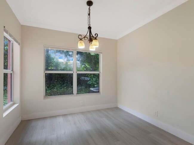 Building Photo - 316 Talia Cir