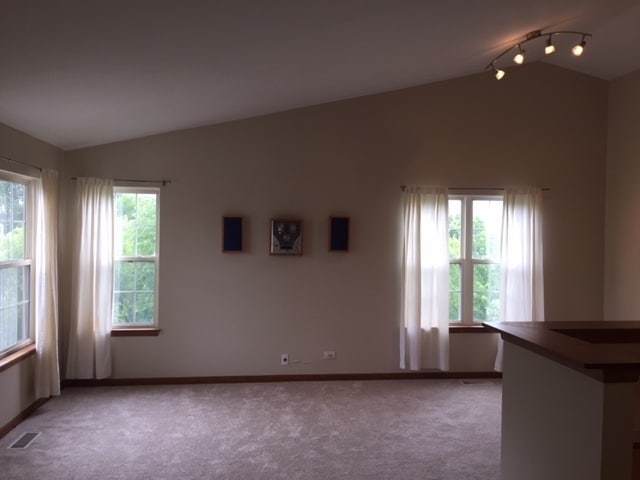 Building Photo - 2545 Oneida Ln